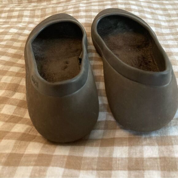CROCS Brown Mammoth Ballet Flats Fleece Lined Size 7 - Picture 6 of 7